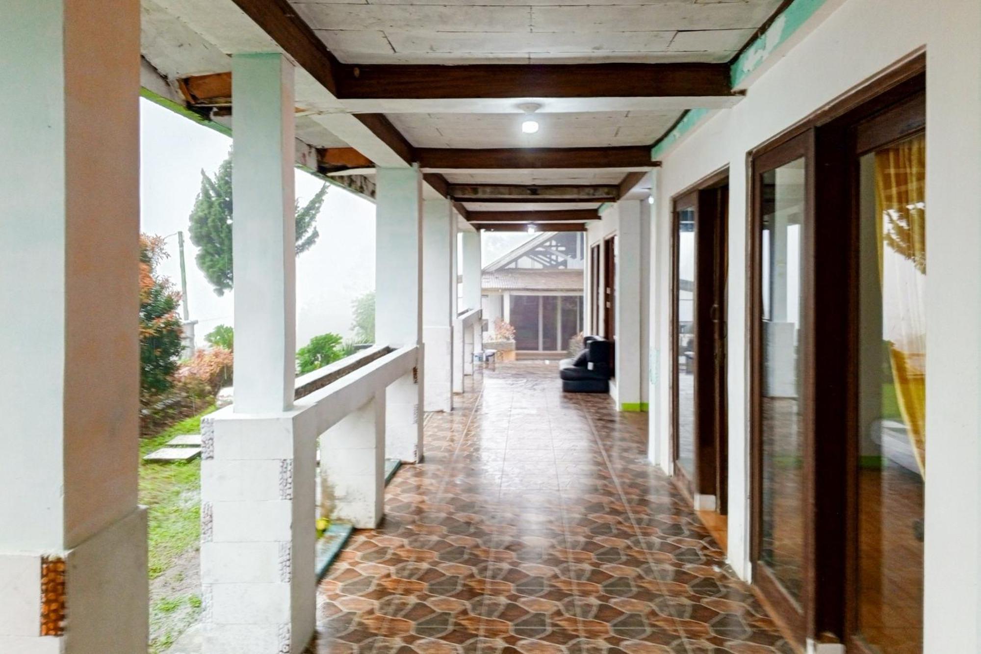 Villa Kampus Near Taman Safari Cisarua Puncak Redpartner Bogor Kültér fotó